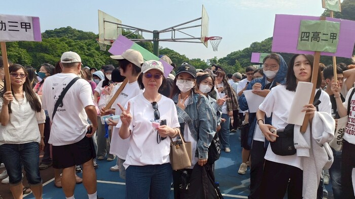 高福系主任與學生合照